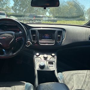 2016 Chrysler 200 S — миниатюра 35