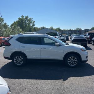 صورة 10 لـ 2019 Nissan ROGUE SV