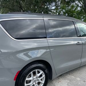 2022 Chrysler PACIFICA TOURING L photo 9