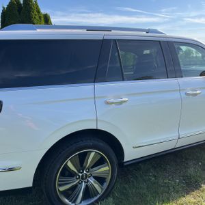 LINCOLN NAVIGATOR RESERVE - 9