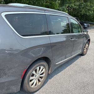 2019 Chrysler PACIFICA TOURING L photo 8