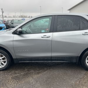 CHEVROLET EQUINOX LS - 4