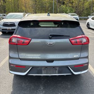 KIA NIRO LX - 7