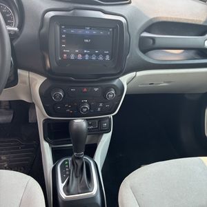 2019 JEEP RENEGADE LATITUDE — миниатюра 57