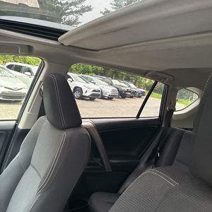 2017 Toyota RAV4 XLE — миниатюра 57