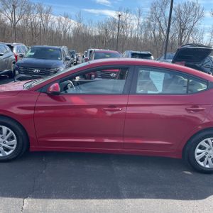 HYUNDAI ELANTRA SE - 4