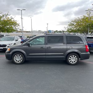 CHRYSLER TOWN AND COUNTRY TOURING - 3