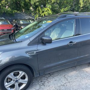 FORD ESCAPE SE - 2