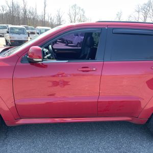 JEEP GRAND CHEROKEE SRT - 4