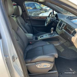 صورة 33 لـ 2018 Porsche MACAN BASE