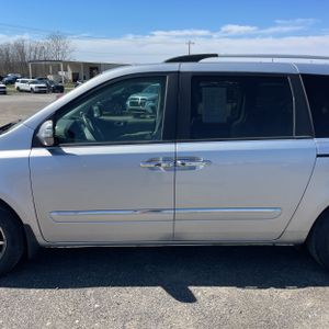 KIA SEDONA EX - 4
