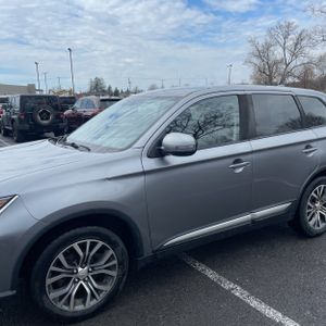 MITSUBISHI OUTLANDER SE - 2