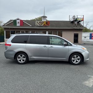 TOYOTA SIENNA - 10
