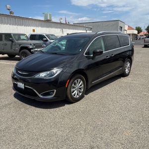 2020 Chrysler PACIFICA TOURING L photo 1