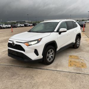 2022 Toyota RAV4 LE — фото 1