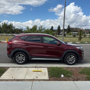 HYUNDAI TUCSON SE PLUS - 10