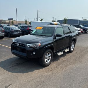 2021 Toyota 4RUNNER SR5 photo 1