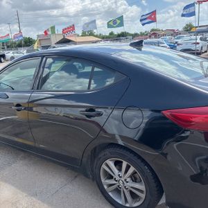 HYUNDAI ELANTRA VALUE EDITION - 5
