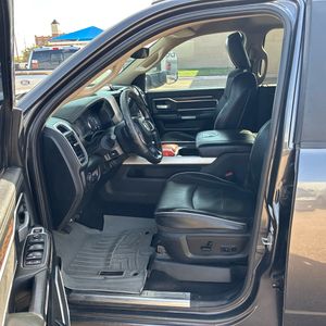 صورة 31 لـ 2019 RAM 3500 LARAMIE
