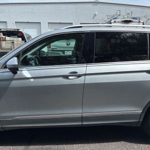 Volkswagen Tiguan SEL - 3