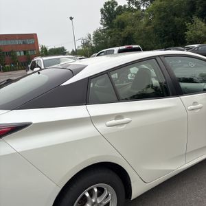 صورة 7 لـ 2016 Toyota PRIUS TWO