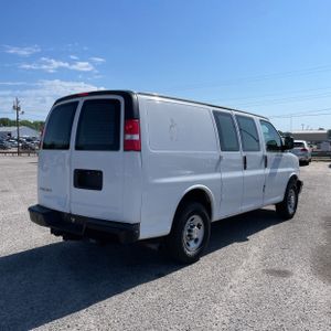 CHEVROLET EXPRESS 2500 - 8