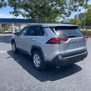 صورة 5 لـ 2024 Toyota RAV4 LE