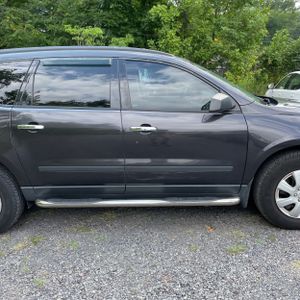 2017 Chevrolet TRAVERSE LS — миниатюра 11