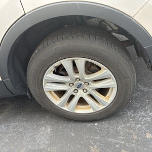 FORD EXPLORER XLT - 8