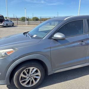 HYUNDAI TUCSON SE - 2