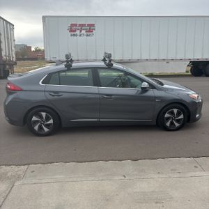 HYUNDAI IONIQ HYBRID SEL - 10