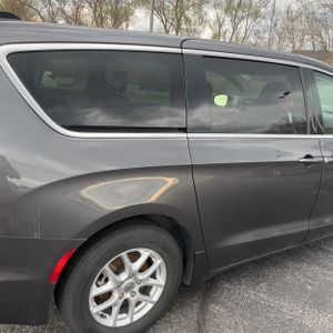 CHRYSLER PACIFICA TOURING L - 9