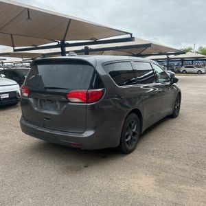 CHRYSLER PACIFICA TOURING PLUS - 8