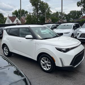 2023 KIA SOUL LX photo 10