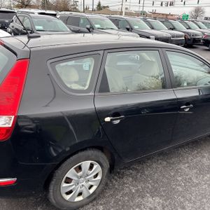 HYUNDAI ELANTRA TOURING GLS - 9