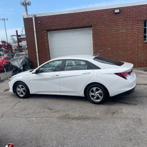 HYUNDAI ELANTRA SE - 3