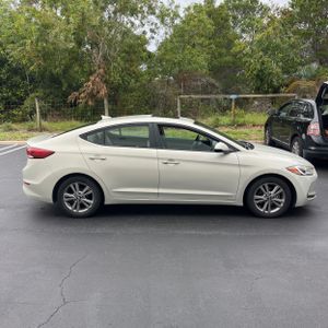 HYUNDAI ELANTRA VALUE EDITION - 10