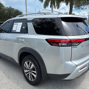 2022 Nissan PATHFINDER SL — фото 6