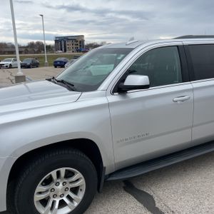 CHEVROLET SUBURBAN LT - 2