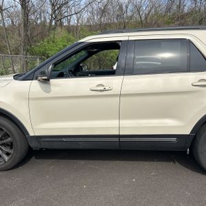 FORD EXPLORER XLT - 4