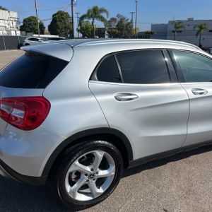 MERCEDES-BENZ GLA - 9