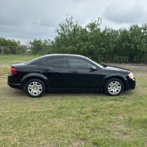 DODGE AVENGER SE - 10