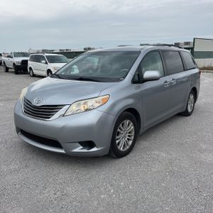 TOYOTA SIENNA - 1