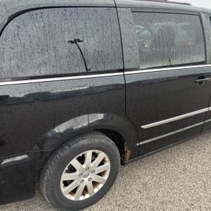 CHRYSLER TOWN AND COUNTRY TOURING - 9