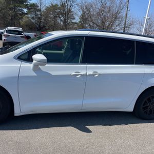 CHRYSLER PACIFICA TOURING L - 4