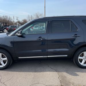 FORD EXPLORER XLT - 4