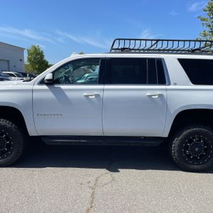 CHEVROLET SUBURBAN - 4