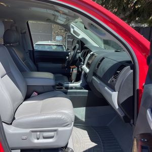 2010 Toyota TUNDRA LIMITED photo 32