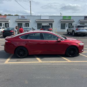 FORD FUSION SE - 10