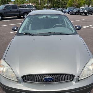FORD TAURUS SE - 9